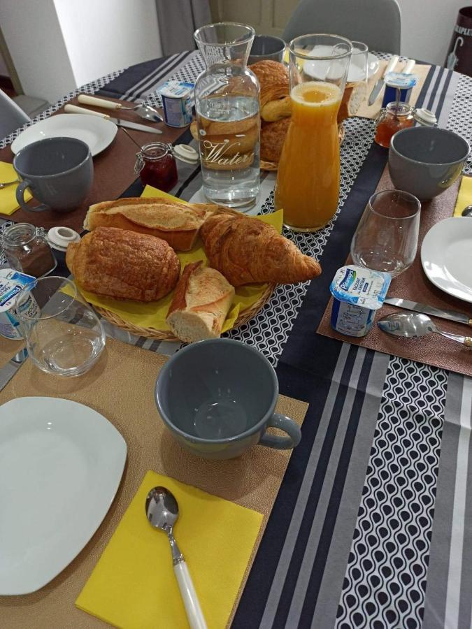 Les Muches Bed & Breakfast Bouzincourt ภายนอก รูปภาพ