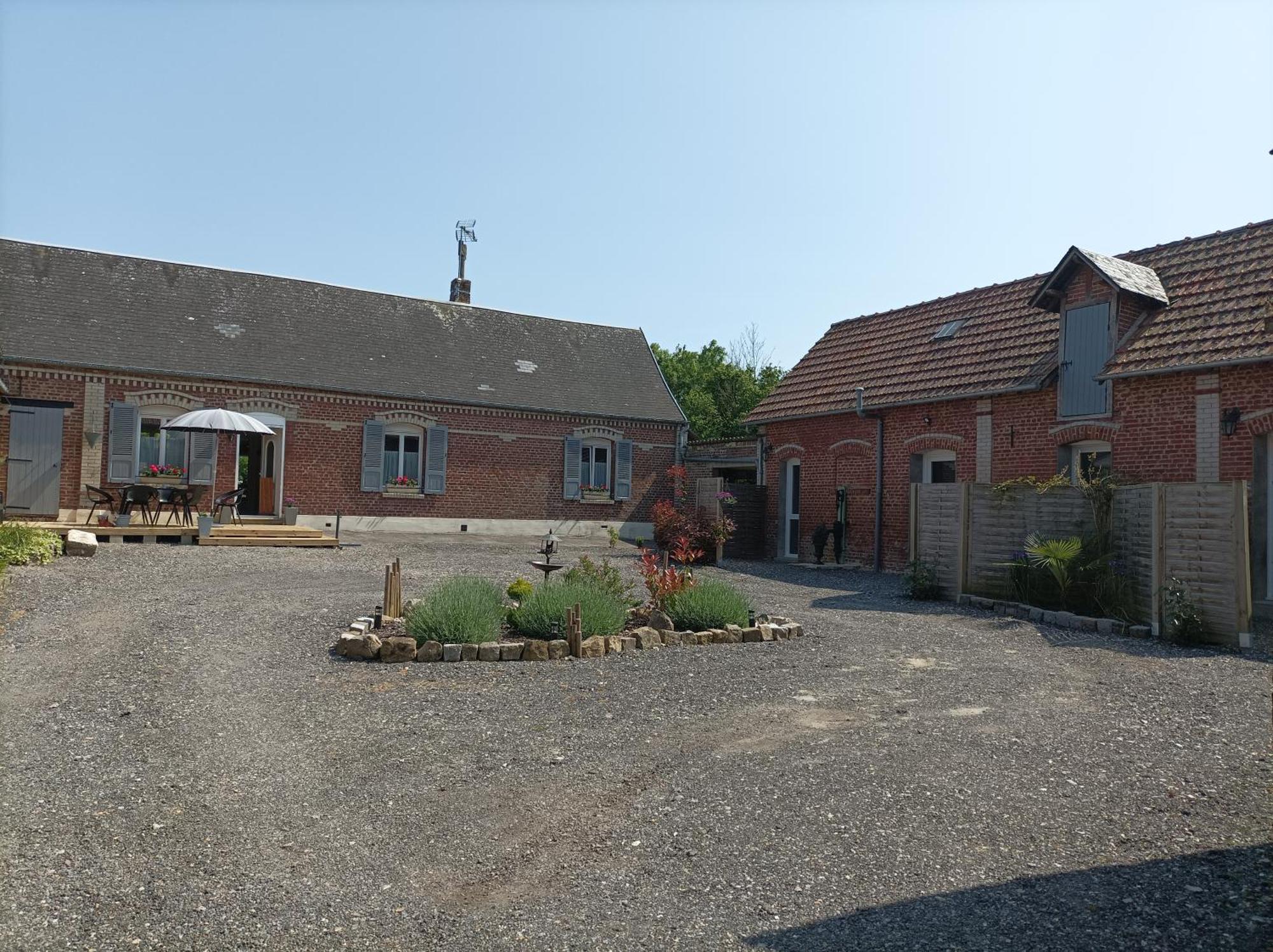 Les Muches Bed & Breakfast Bouzincourt ภายนอก รูปภาพ